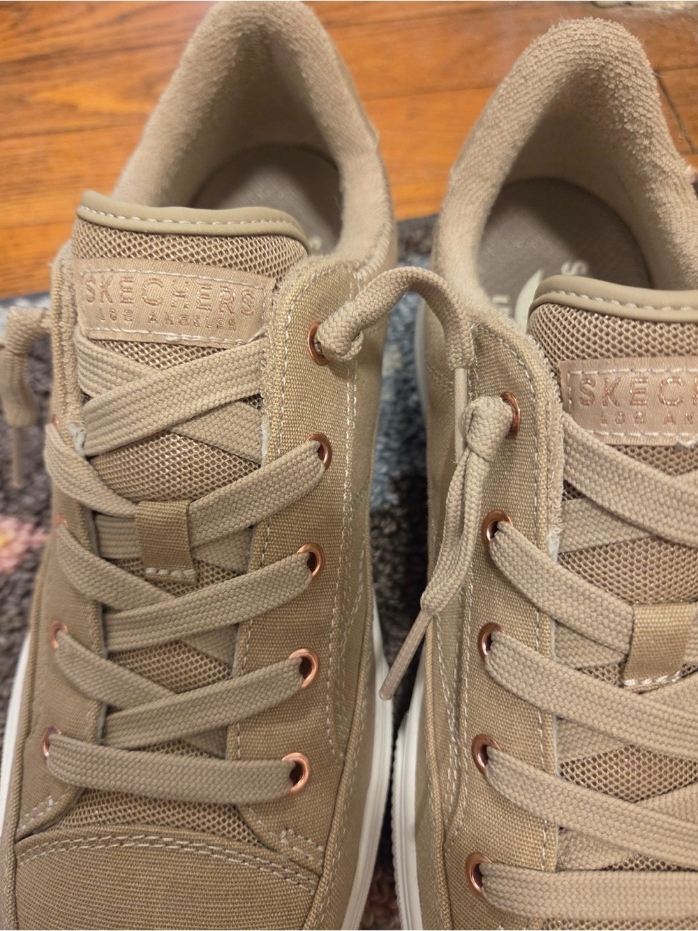 Skechers Women's Tan Canvas Casual Sneaker Wide Fit Sz 8 - Picture 3 of 4